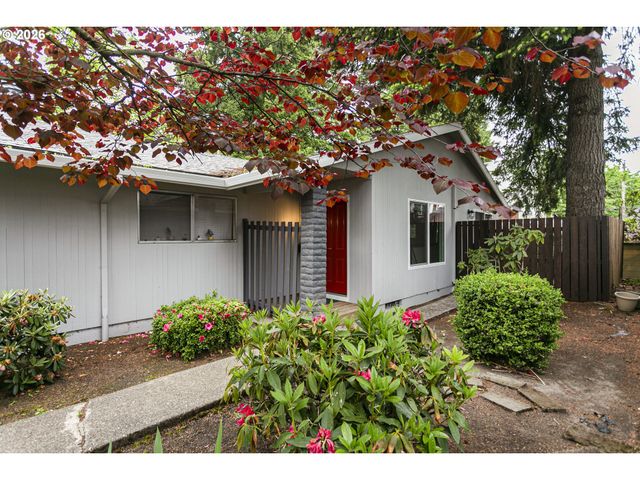 2933 Ne EVERETT St, Portland, OR 97232