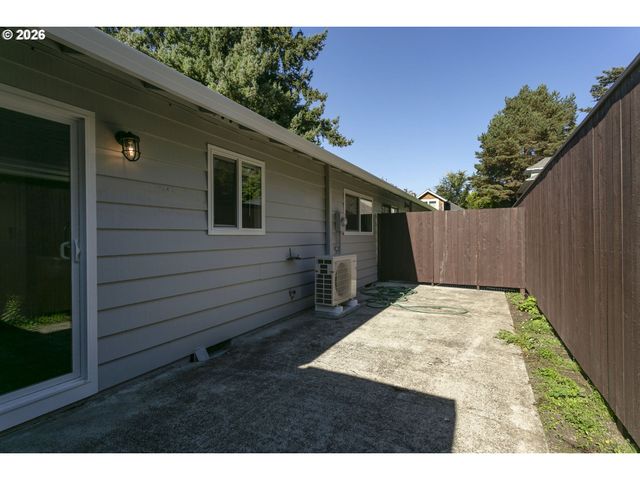 2933 Ne EVERETT St, Portland, OR 97232