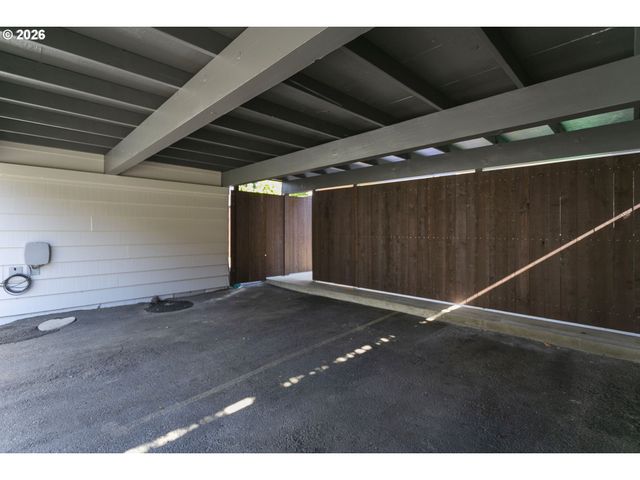 2933 Ne EVERETT St, Portland, OR 97232