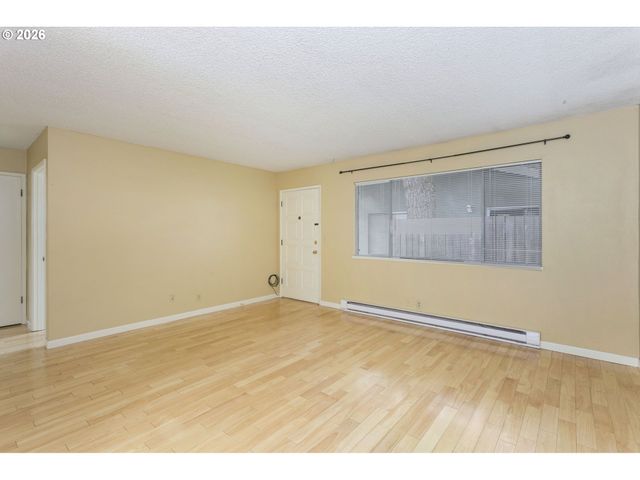 2933 Ne EVERETT St, Portland, OR 97232