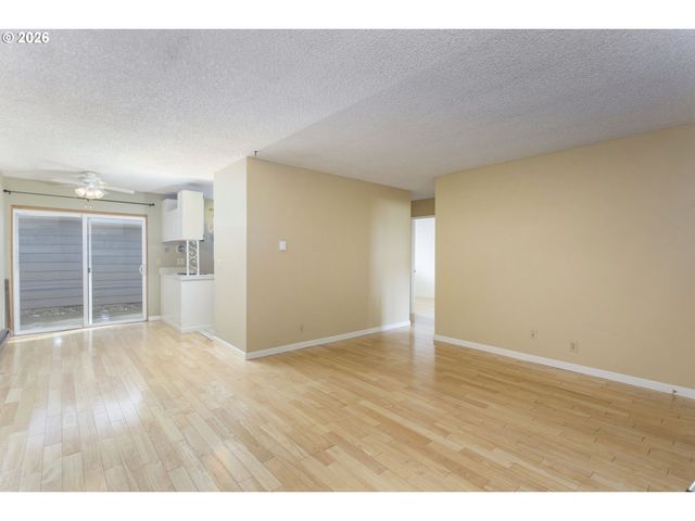 2933 Ne EVERETT St, Portland, OR 97232