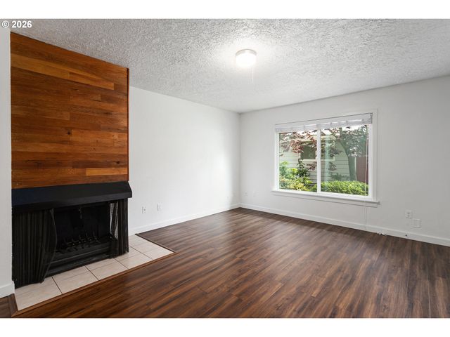 2933 Ne EVERETT St, Portland, OR 97232