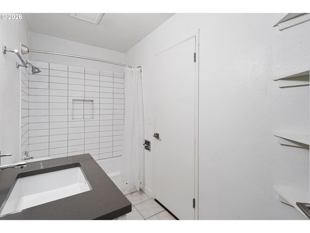 2933 Ne EVERETT St, Portland, OR 97232