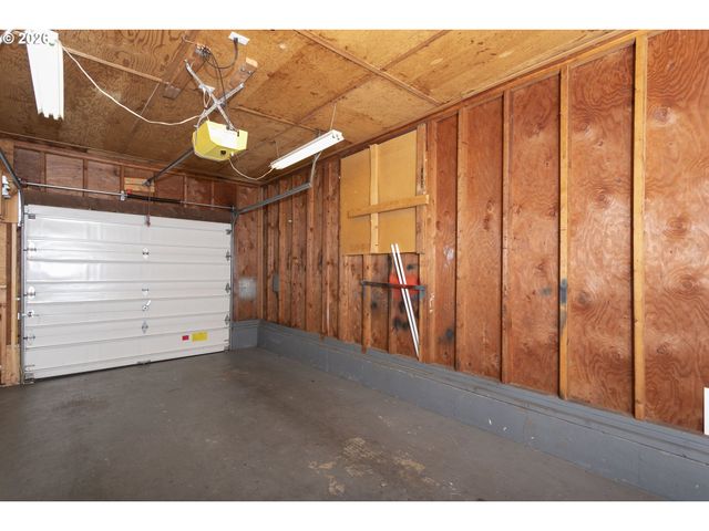 2933 Ne EVERETT St, Portland, OR 97232