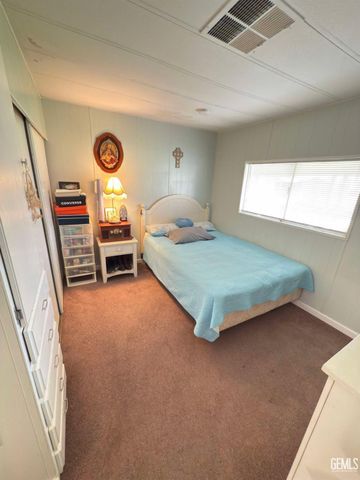 4401 Hughes Lane 62, Bakersfield, CA 93304