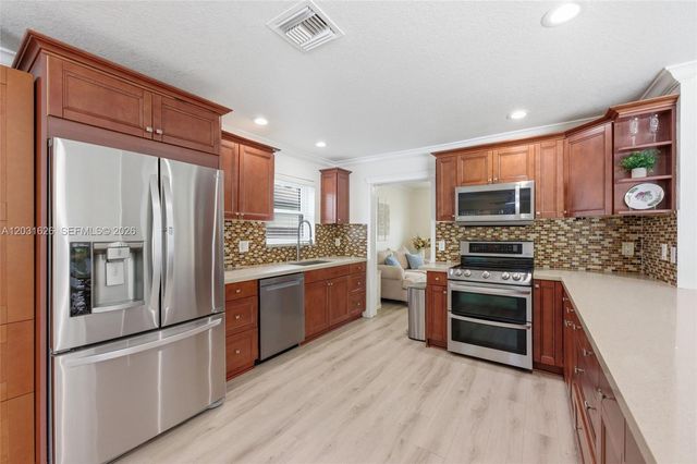 943 SW 149th Way, Sunrise, FL 33326