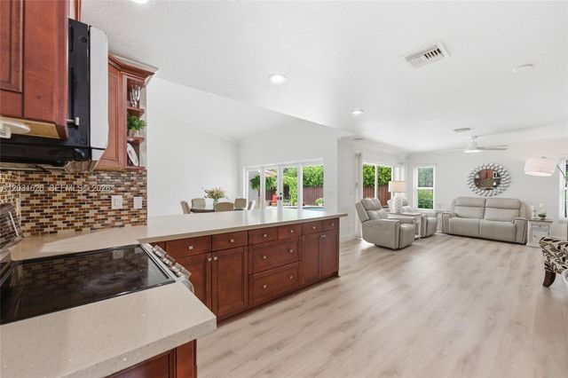 943 SW 149th Way, Sunrise, FL 33326