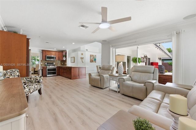 943 SW 149th Way, Sunrise, FL 33326
