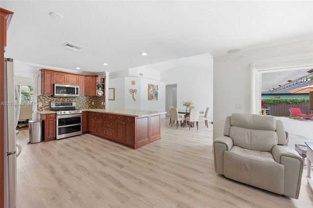 943 SW 149th Way, Sunrise, FL 33326