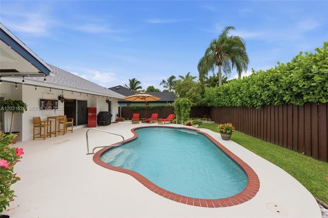 943 SW 149th Way, Sunrise, FL 33326