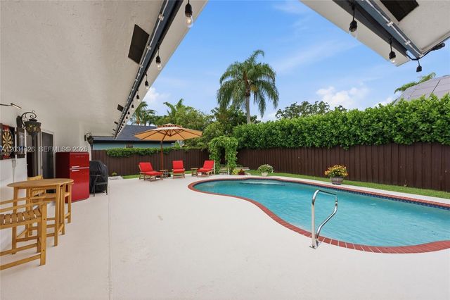 943 SW 149th Way, Sunrise, FL 33326