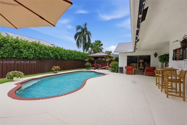 943 SW 149th Way, Sunrise, FL 33326