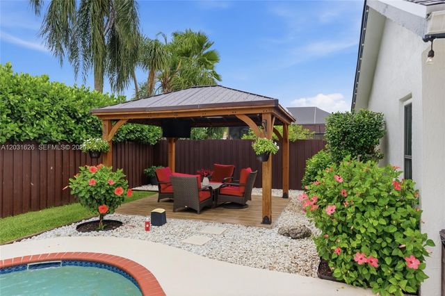 943 SW 149th Way, Sunrise, FL 33326