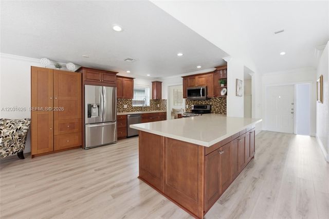 943 SW 149th Way, Sunrise, FL 33326