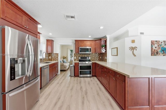 943 SW 149th Way, Sunrise, FL 33326