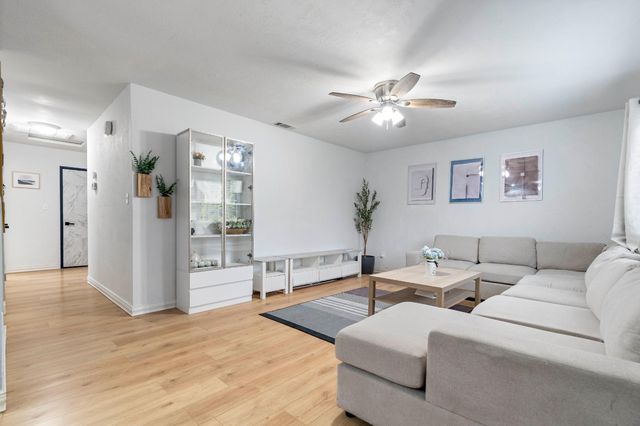 8751 Torrey Way, Elk Grove, CA 95624