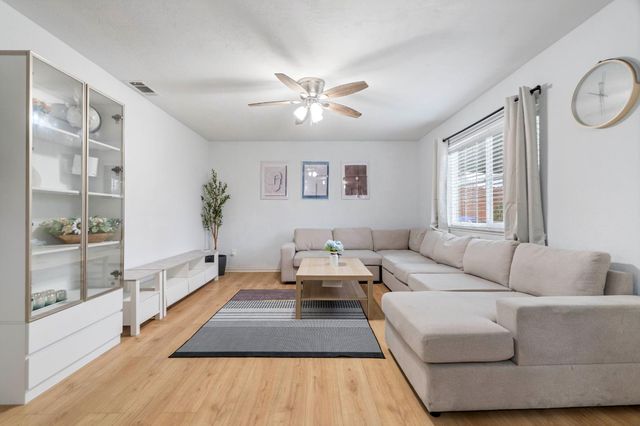 8751 Torrey Way, Elk Grove, CA 95624