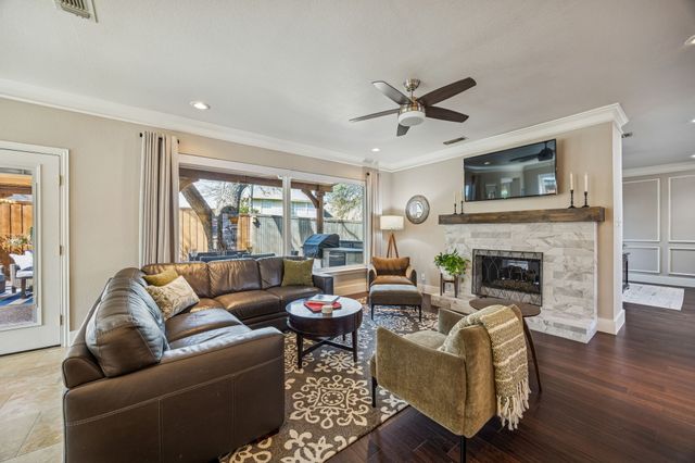 113 Lake Forest Court, Garland, TX 75044