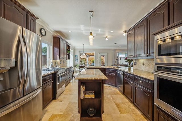 113 Lake Forest Court, Garland, TX 75044