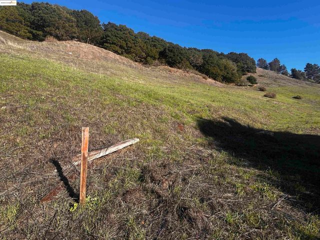 15 Abbey Ln, El Sobrante, CA 94803