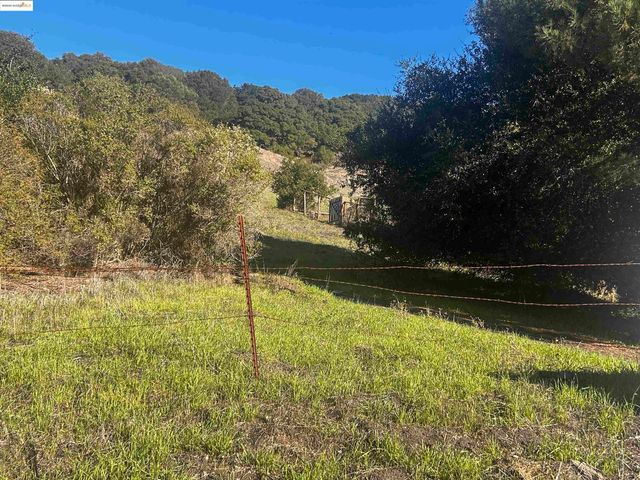 15 Abbey Ln, El Sobrante, CA 94803