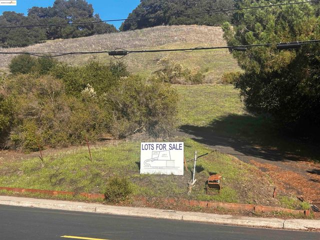 15 Abbey Ln, El Sobrante, CA 94803