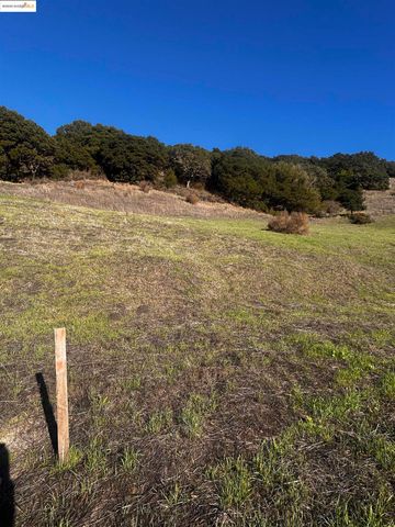 15 Abbey Ln, El Sobrante, CA 94803