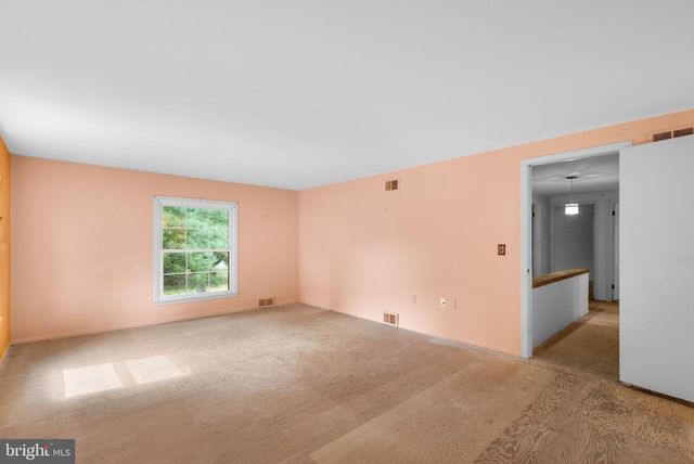 11111 LAMPLIGHTER LN, Potomac, MD 20854