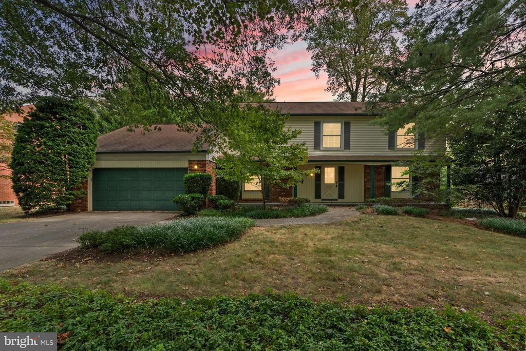 11111 LAMPLIGHTER LN, Potomac, MD 20854
