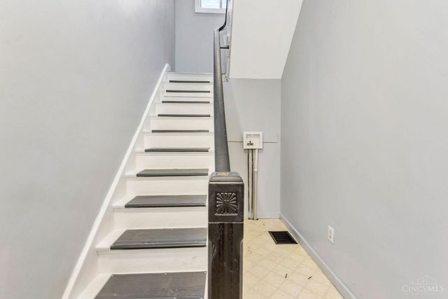 305 Walnut Street, Elmwood Place, OH 45216