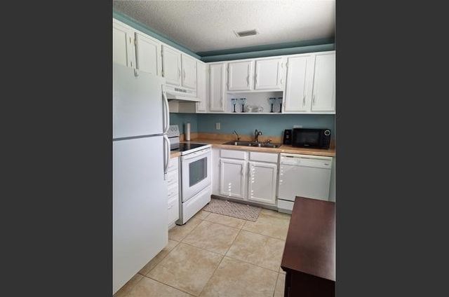 19 Pine Arbor Lane 105, Vero Beach, FL 32962