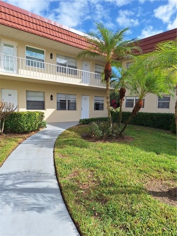19 Pine Arbor Lane 105, Vero Beach, FL 32962