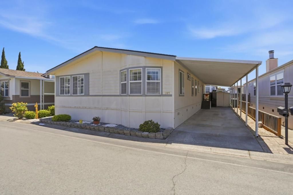 Image 2 of property listing at 1225 Vienna Drive, Sunnyvale, CA 94089