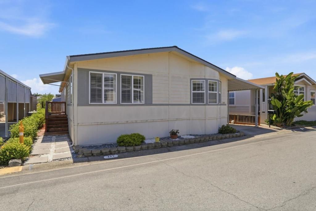 Image 3 of property listing at 1225 Vienna Drive, Sunnyvale, CA 94089