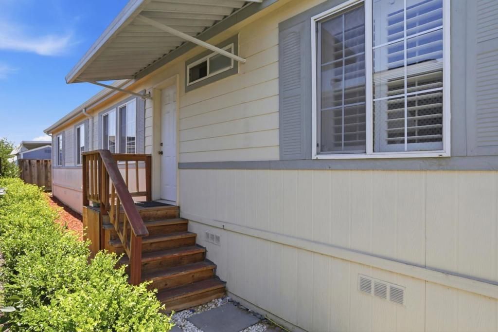 Image 4 of property listing at 1225 Vienna Drive, Sunnyvale, CA 94089