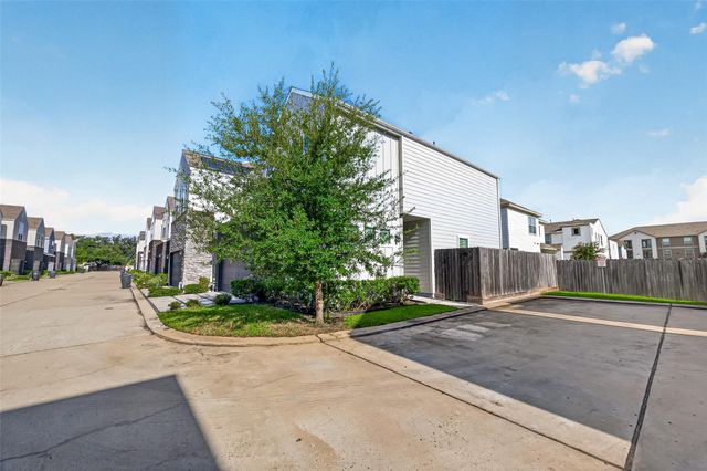8802 Hollister Pine Court, Houston, TX 77080