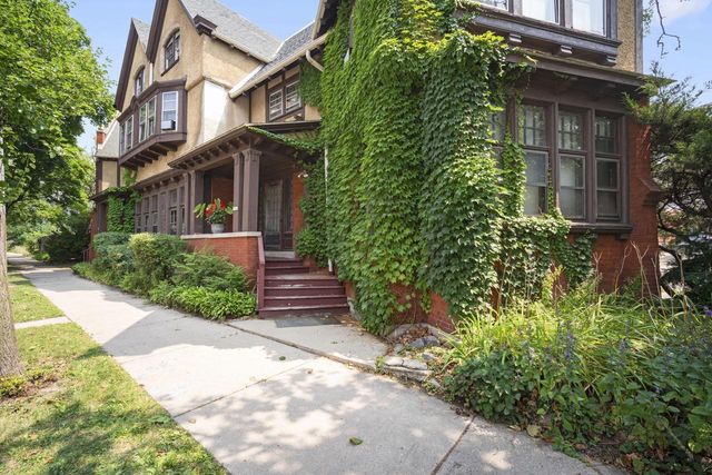 1815 N Oakland AVENUE, Milwaukee, WI 53202