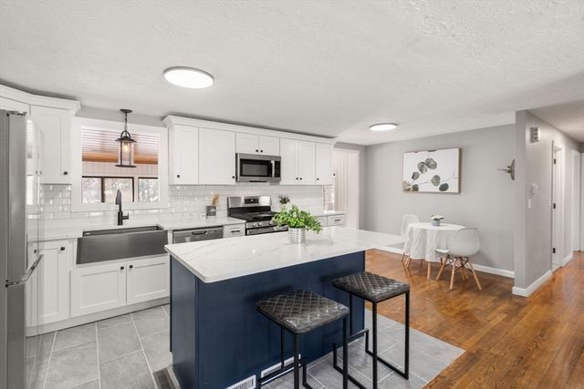 22 Old Bolton Rd, Hudson, MA 01749