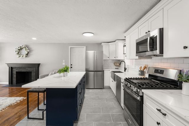 22 Old Bolton Rd, Hudson, MA 01749