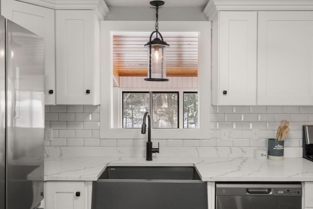 22 Old Bolton Rd, Hudson, MA 01749