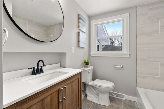 22 Old Bolton Rd, Hudson, MA 01749