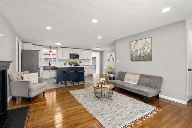 22 Old Bolton Rd, Hudson, MA 01749