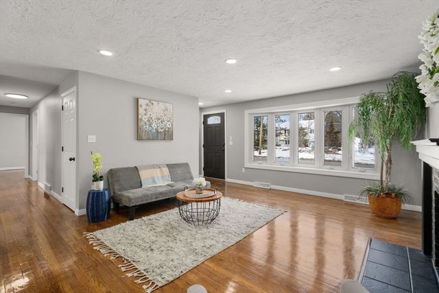 22 Old Bolton Rd, Hudson, MA 01749