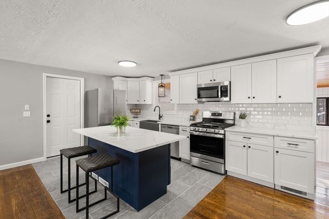 22 Old Bolton Rd, Hudson, MA 01749