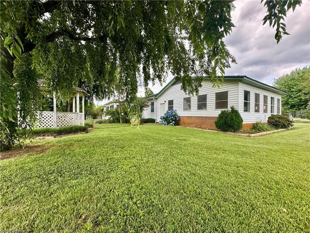 1717 Byrd Road, Roaring River, NC 28669
