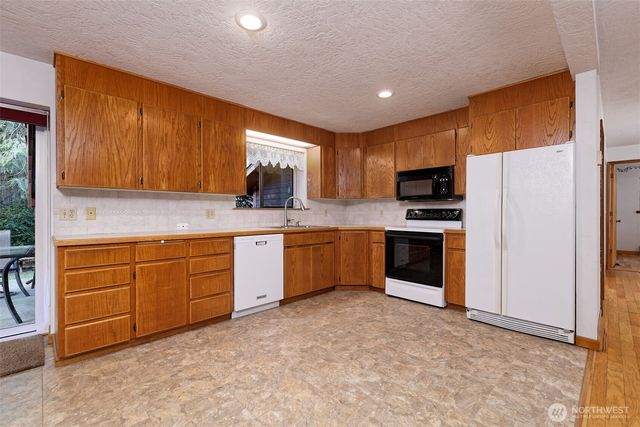 6041 E Agate Road, Shelton, WA 98584