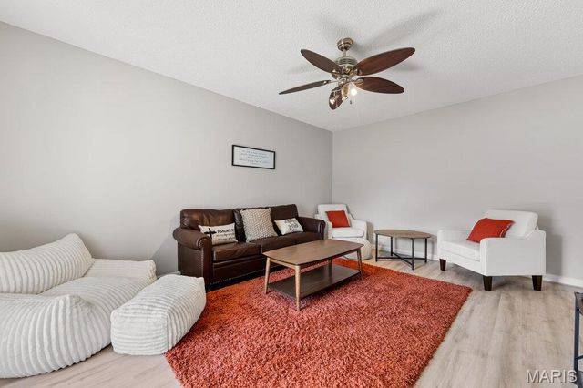 6995 Candlewick Way, St Louis, MO 63033