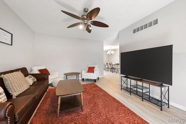 6995 Candlewick Way, St Louis, MO 63033