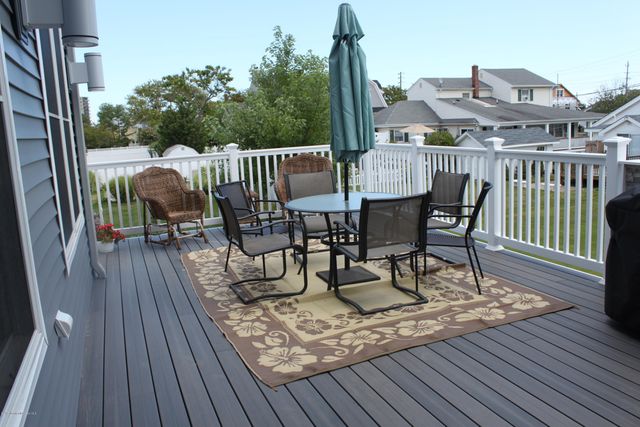 25 Riverdale Avenue, Monmouth Beach, NJ 07750