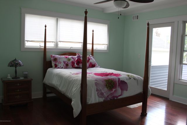 25 Riverdale Avenue, Monmouth Beach, NJ 07750